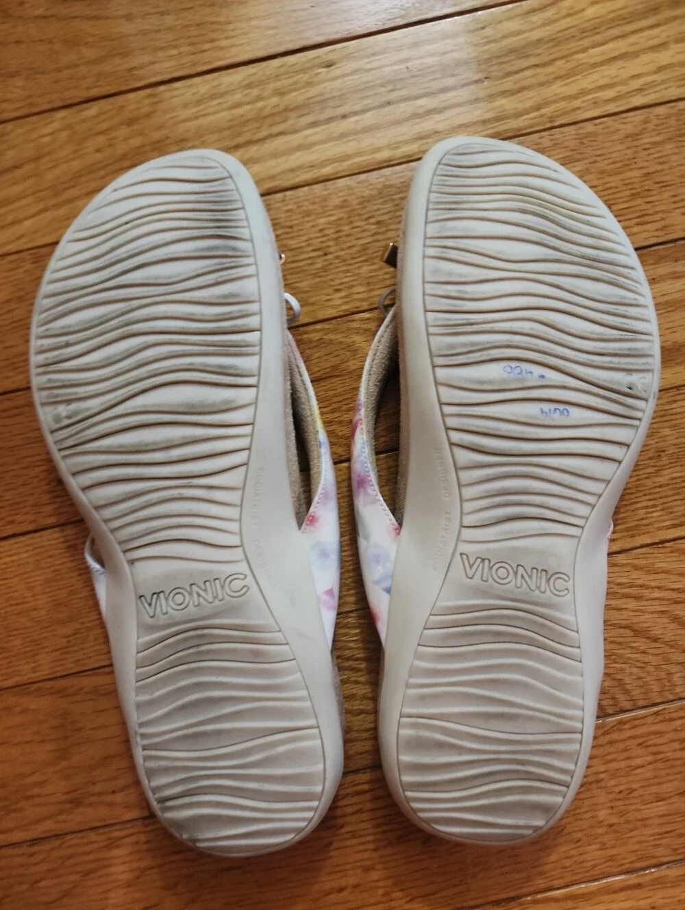 Vionic Bella Rest Women's Bow Flip Flop Sandals in White with Pastel Accents